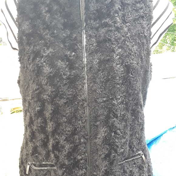 Vest - Picture 2 of 5